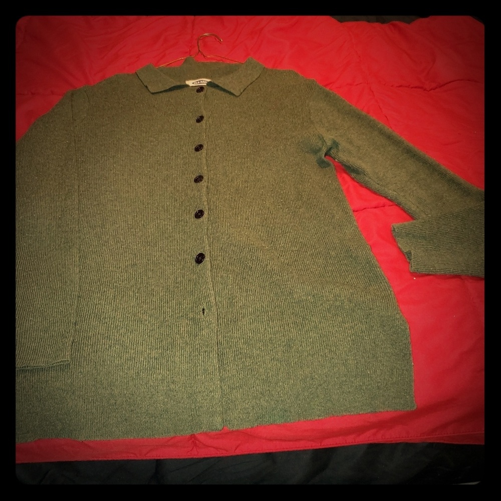 ❤️ Long sleeves button down front sweater
